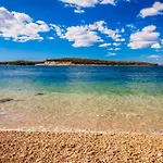 Deluxe Bluebay Oasis *