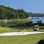 Deluxe Bluebay Oasis