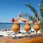 Deluxe Bluebay Oasis Apartmán *