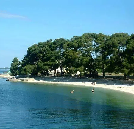 Deluxe Bluebay Oasis *