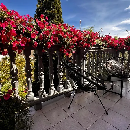 Deluxe Bluebay Oasis