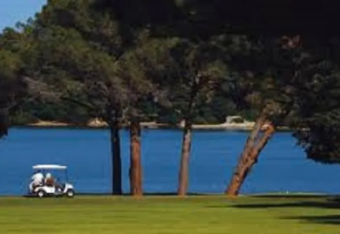 Deluxe Bluebay Oasis *