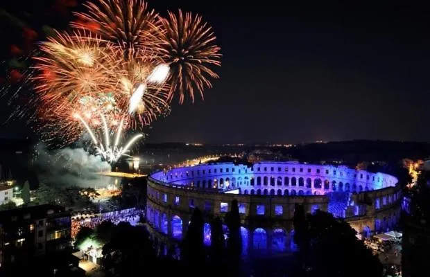 Deluxe Bluebay Oasis Apartman