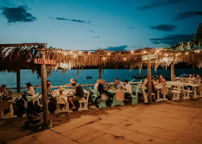 Deluxe Bluebay Oasis *