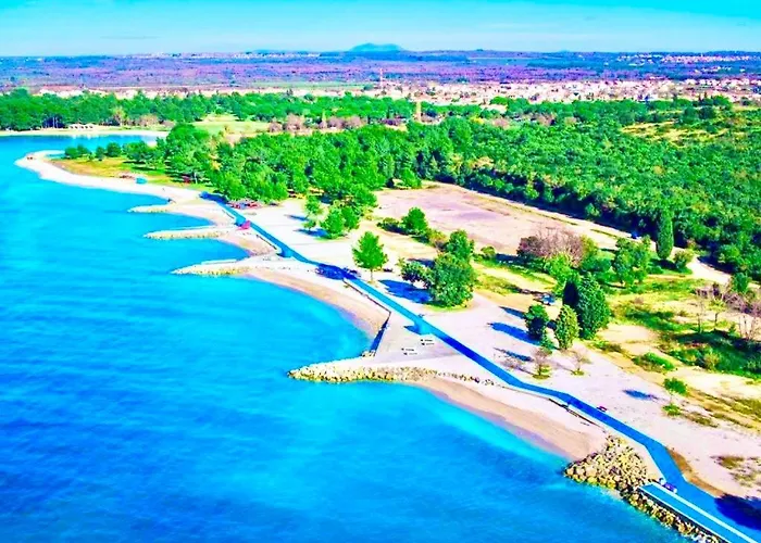 Deluxe Bluebay Oasis