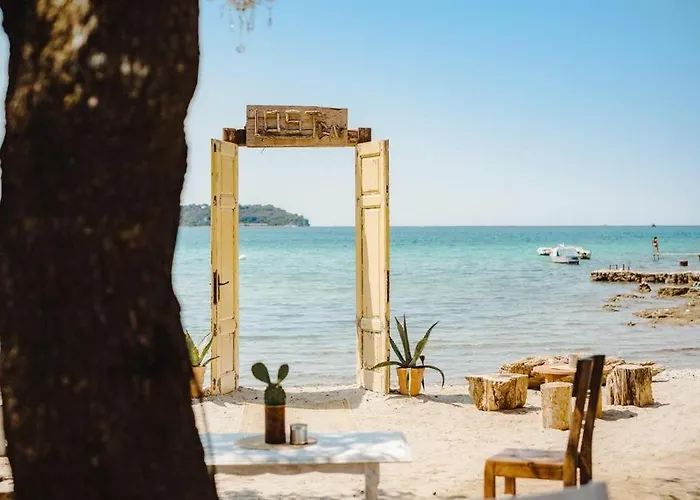 Deluxe Bluebay Oasis *