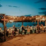 Deluxe Bluebay Oasis *