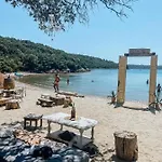 Deluxe Bluebay Oasis Apartment