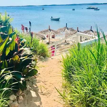 Deluxe Bluebay Oasis