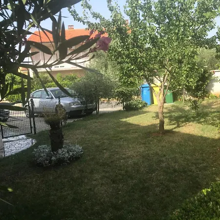 Deluxe Bluebay Oasis