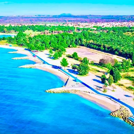 Deluxe Bluebay Oasis