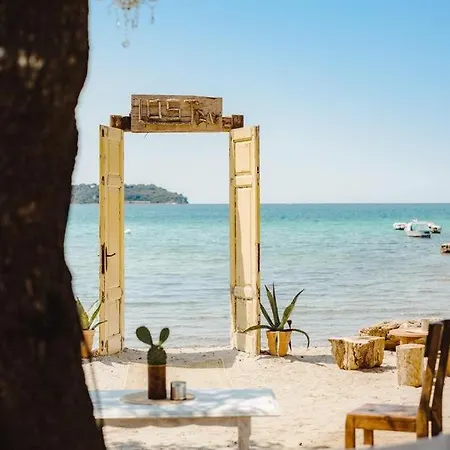 Deluxe Bluebay Oasis *