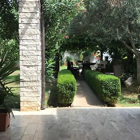 Deluxe Bluebay Oasis *